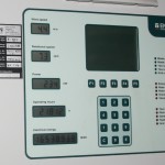Echtzeit- Betriebsparameter auf der Anzeigetafel in einer Enercon E-101-FT, Nennleistung 3000 KW